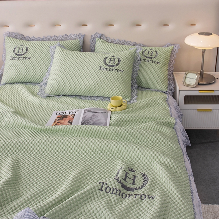 91家纺网 家纺一手货源 找家纺 优姿家纺 2025新款500克冰豆豆床裙凉席三件套 青草绿