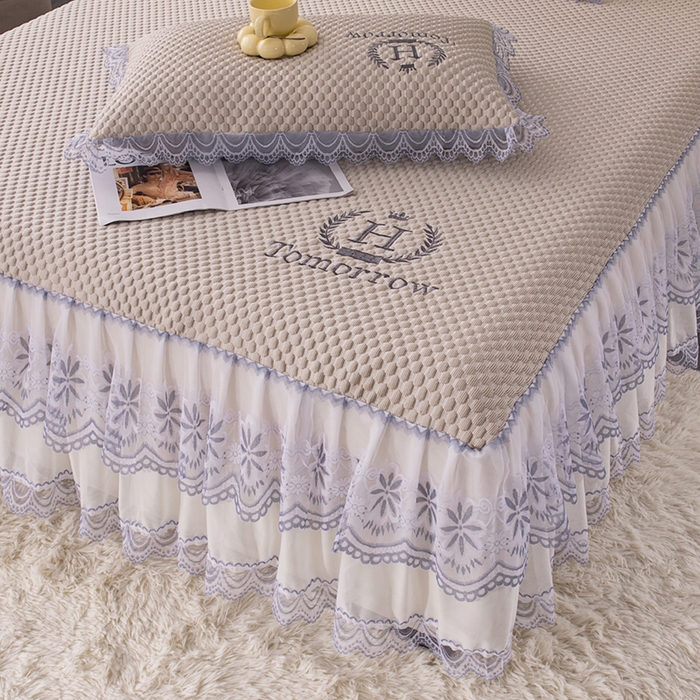 91家纺网 家纺一手货源 找家纺 优姿家纺 2025新款500克冰豆豆床裙凉席三件套 奶油咖