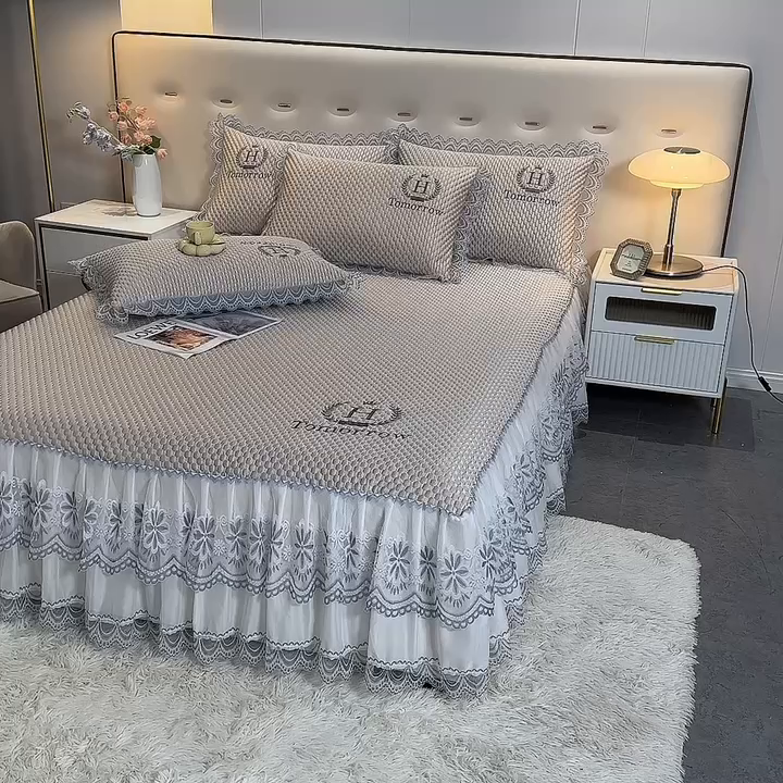 91家纺网 家纺一手货源 找家纺 优姿家纺 2025新款500克冰豆豆床裙凉席三件套 奶油咖