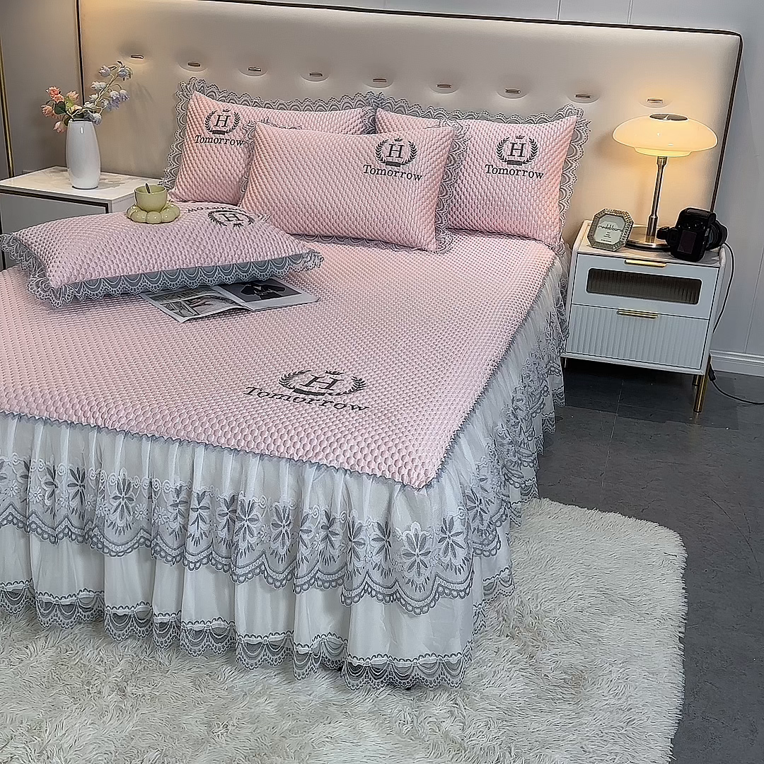 91家纺网 家纺一手货源 找家纺 优姿家纺 2025新款500克冰豆豆床裙凉席三件套 公主粉