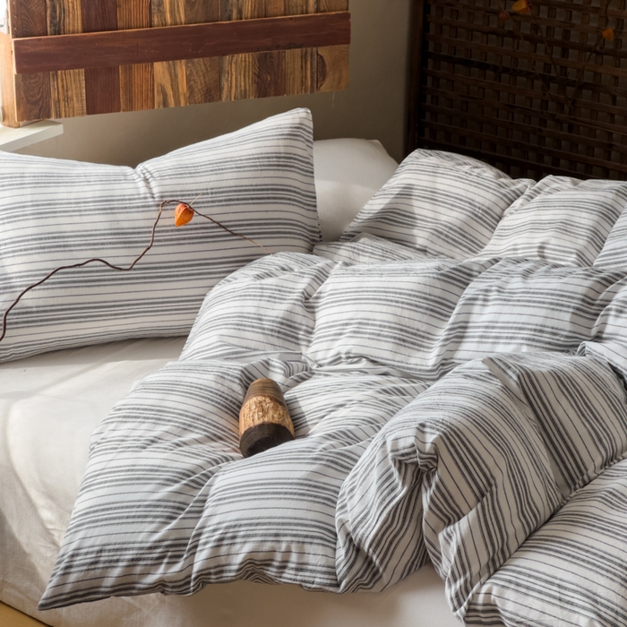 91家纺网 家纺一手货源 找家纺 对白 2026春夏新款专版全棉纯棉色织水洗棉四件套-极繁主义系列 极繁主义-白条纹+白