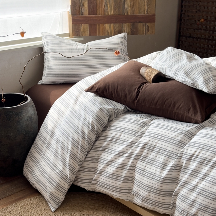 91家纺网 家纺一手货源 找家纺 对白 2026春夏新款专版全棉纯棉色织水洗棉四件套-极繁主义系列 极繁主义-白条纹+摩卡