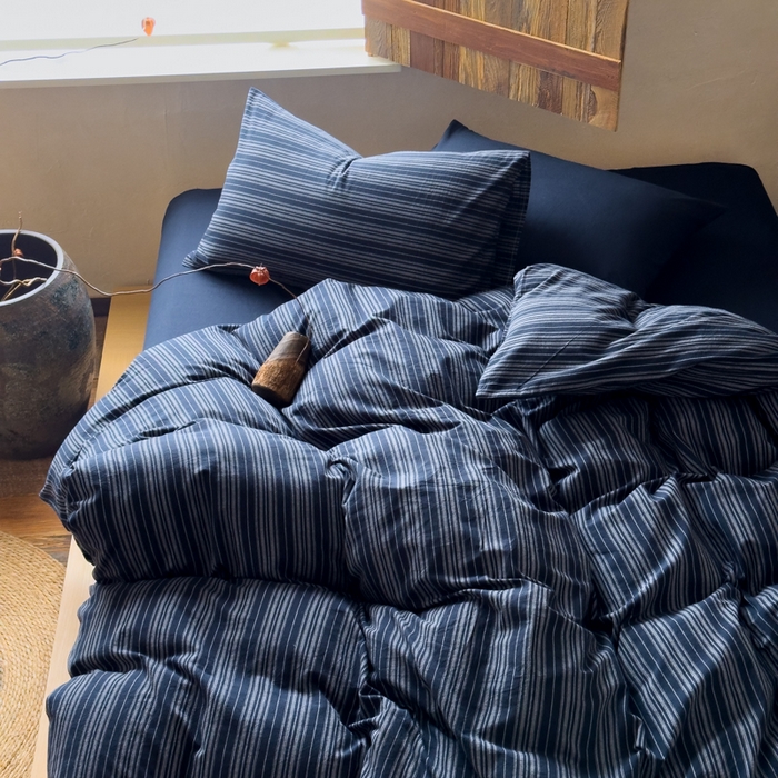 91家纺网 家纺一手货源 找家纺 对白 2026春夏新款专版全棉纯棉色织水洗棉四件套-极繁主义系列 极繁主义-藏青条纹+藏青