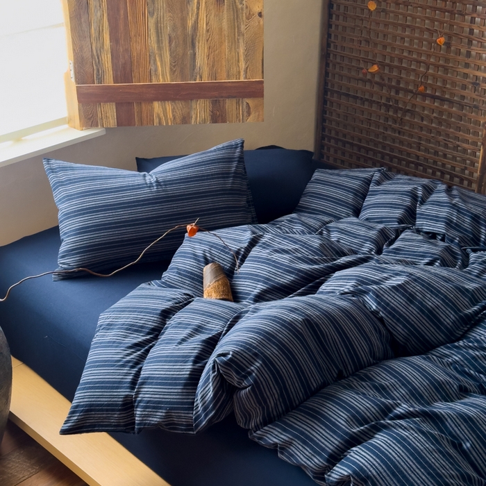 91家纺网 家纺一手货源 找家纺 对白 2026春夏新款专版全棉纯棉色织水洗棉四件套-极繁主义系列 极繁主义-藏青条纹+藏青