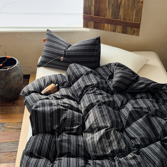 91家纺网 家纺一手货源 找家纺 对白 2026春夏新款专版全棉纯棉色织水洗棉四件套-极繁主义系列 极繁主义-黑条纹+白