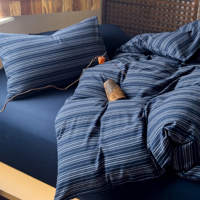 91家纺网 家纺一手货源 找家纺 对白 2026春夏新款专版全棉纯棉色织水洗棉四件套-极繁主义系列 极繁主义-藏青条纹+藏青