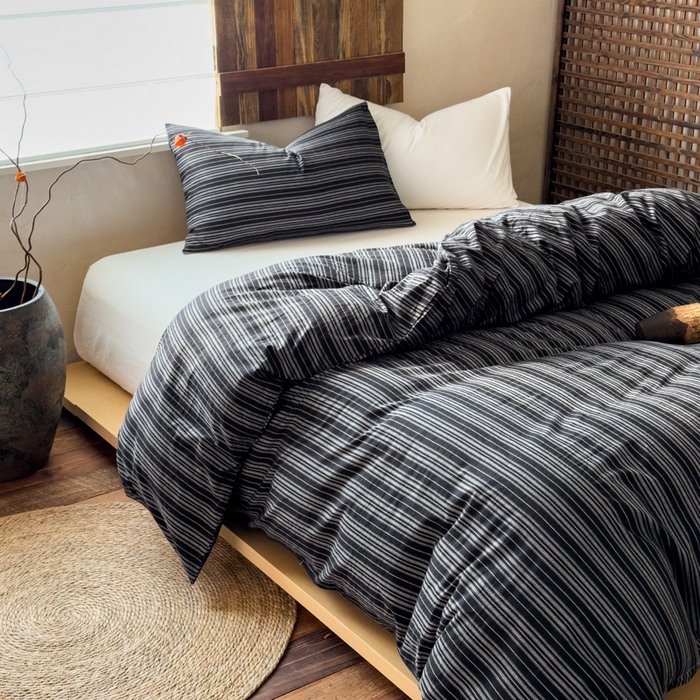 91家纺网 家纺一手货源 找家纺 对白 2026春夏新款专版全棉纯棉色织水洗棉四件套-极繁主义系列 极繁主义-黑条纹+白