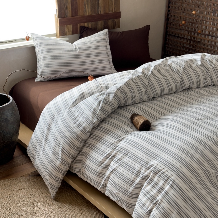 91家纺网 家纺一手货源 找家纺 对白 2026春夏新款专版全棉纯棉色织水洗棉四件套-极繁主义系列 极繁主义-白条纹+摩卡