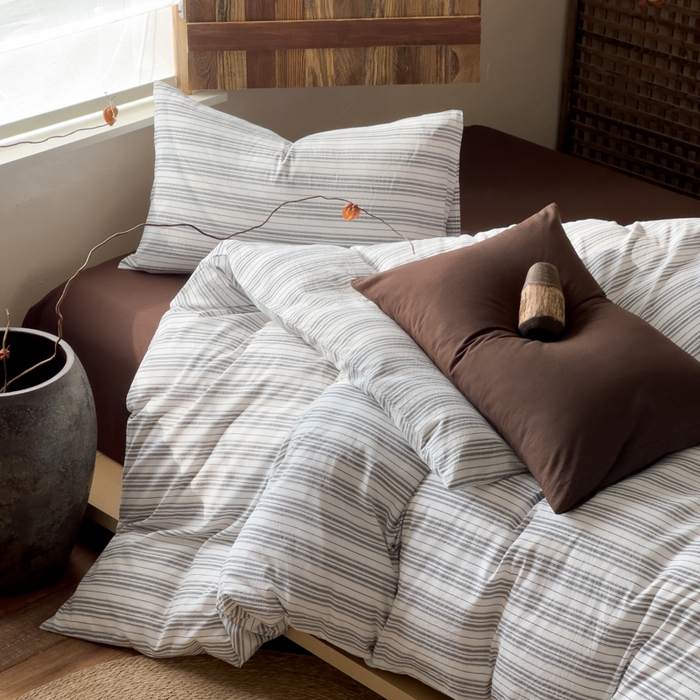 91家纺网 家纺一手货源 找家纺 对白 2026春夏新款专版全棉纯棉色织水洗棉四件套-极繁主义系列 极繁主义-白条纹+摩卡