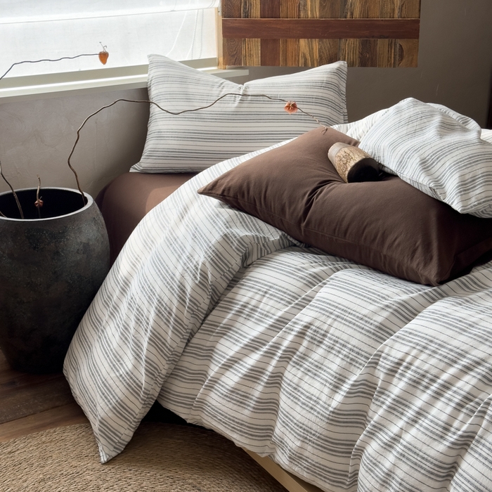 91家纺网 家纺一手货源 找家纺 对白 2026春夏新款专版全棉纯棉色织水洗棉四件套-极繁主义系列 极繁主义-白条纹+摩卡