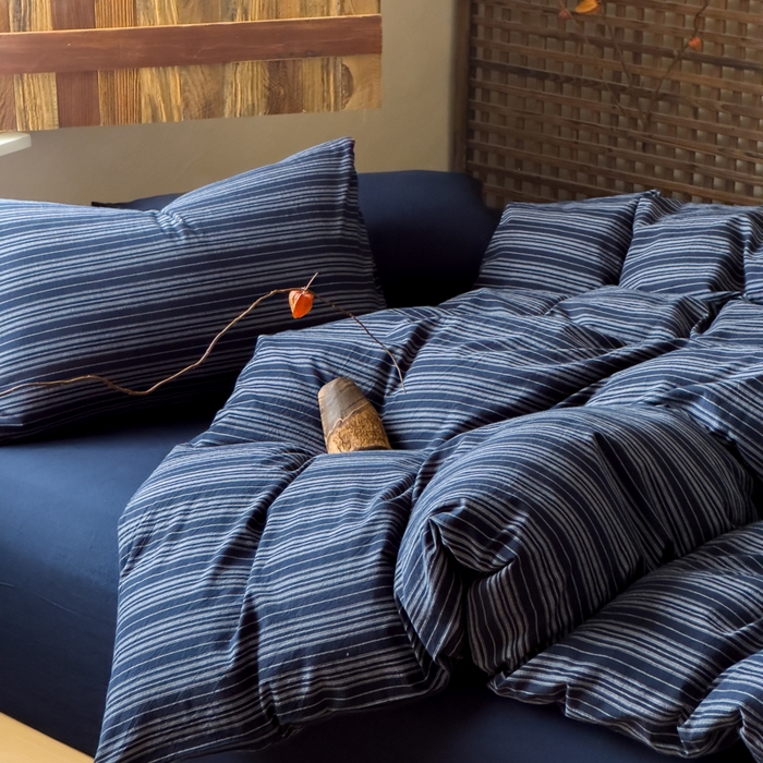 91家纺网 家纺一手货源 找家纺 对白 2026春夏新款专版全棉纯棉色织水洗棉四件套-极繁主义系列 极繁主义-藏青条纹+藏青