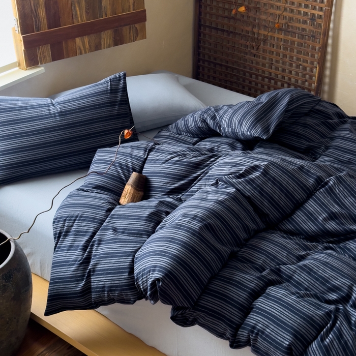 91家纺网 家纺一手货源 找家纺 对白 2026春夏新款专版全棉纯棉色织水洗棉四件套-极繁主义系列 极繁主义-藏青条纹+海蓝