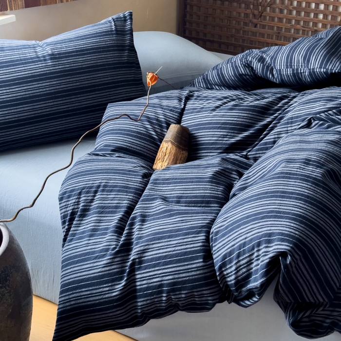 91家纺网 家纺一手货源 找家纺 对白 2026春夏新款专版全棉纯棉色织水洗棉四件套-极繁主义系列 极繁主义-藏青条纹+海蓝