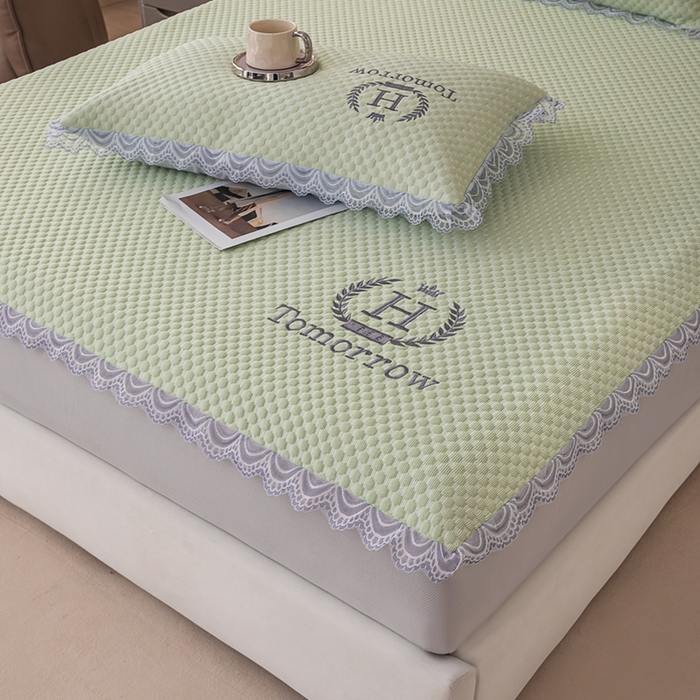 91家纺网 家纺一手货源 找家纺 优姿家纺 2025新款500克豆豆席子凉席床笠款三件套 青春绿