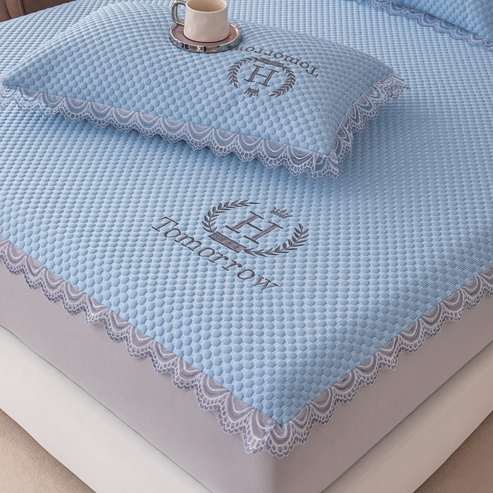 91家纺网 家纺一手货源 找家纺 优姿家纺 2025新款500克豆豆席子凉席床笠款三件套 天空蓝