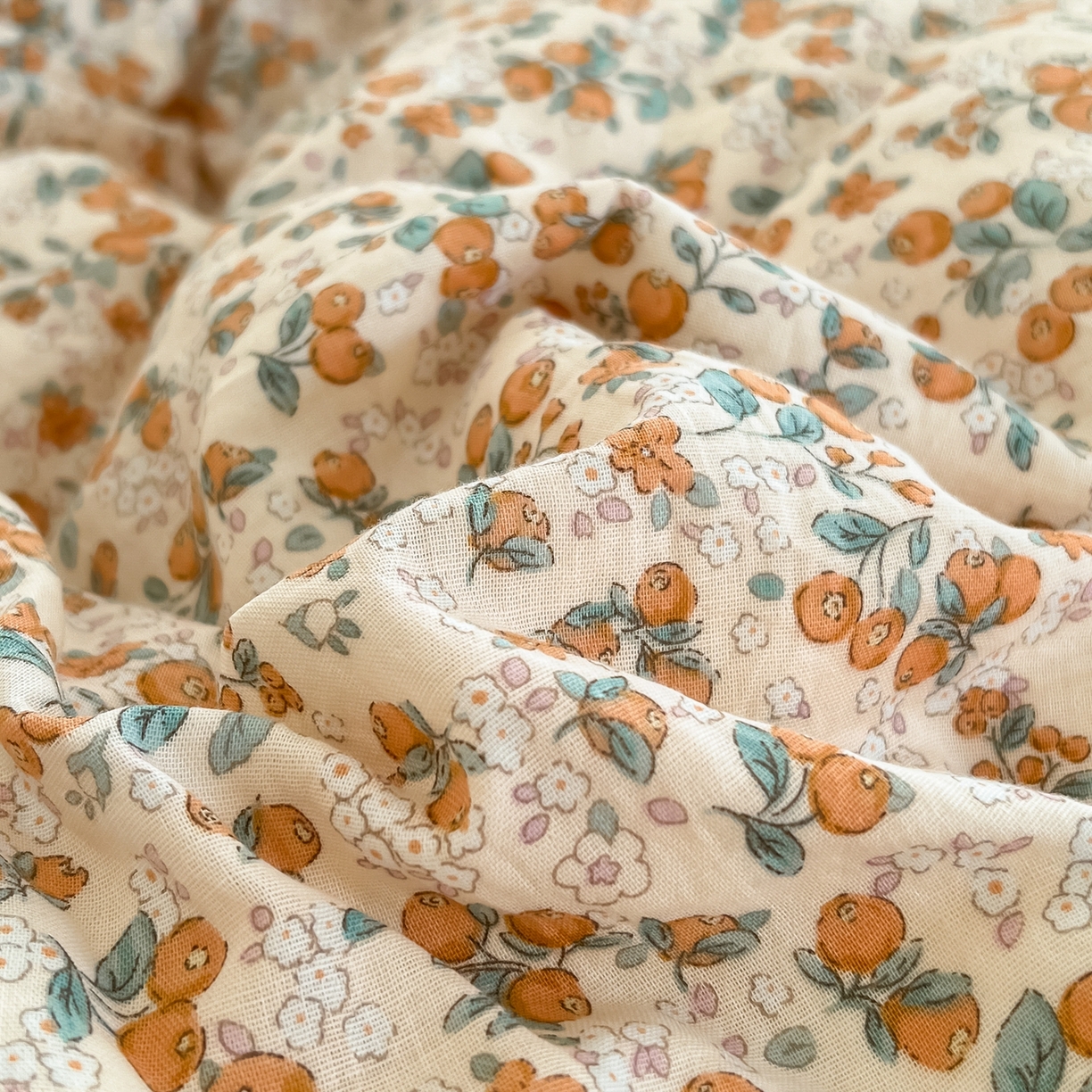 91家纺网 家纺一手货源 找家纺 金丝鸟家纺 2026新款全棉纯棉双层纱贝壳边款四件套 暖暖花谱