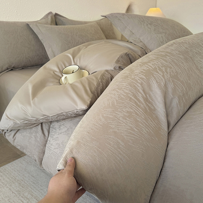 91家纺网 家纺一手货源 找家纺 宜家坊 2026新款全棉60S长绒棉立体厚织提花单被套 克拉拉-金属灰