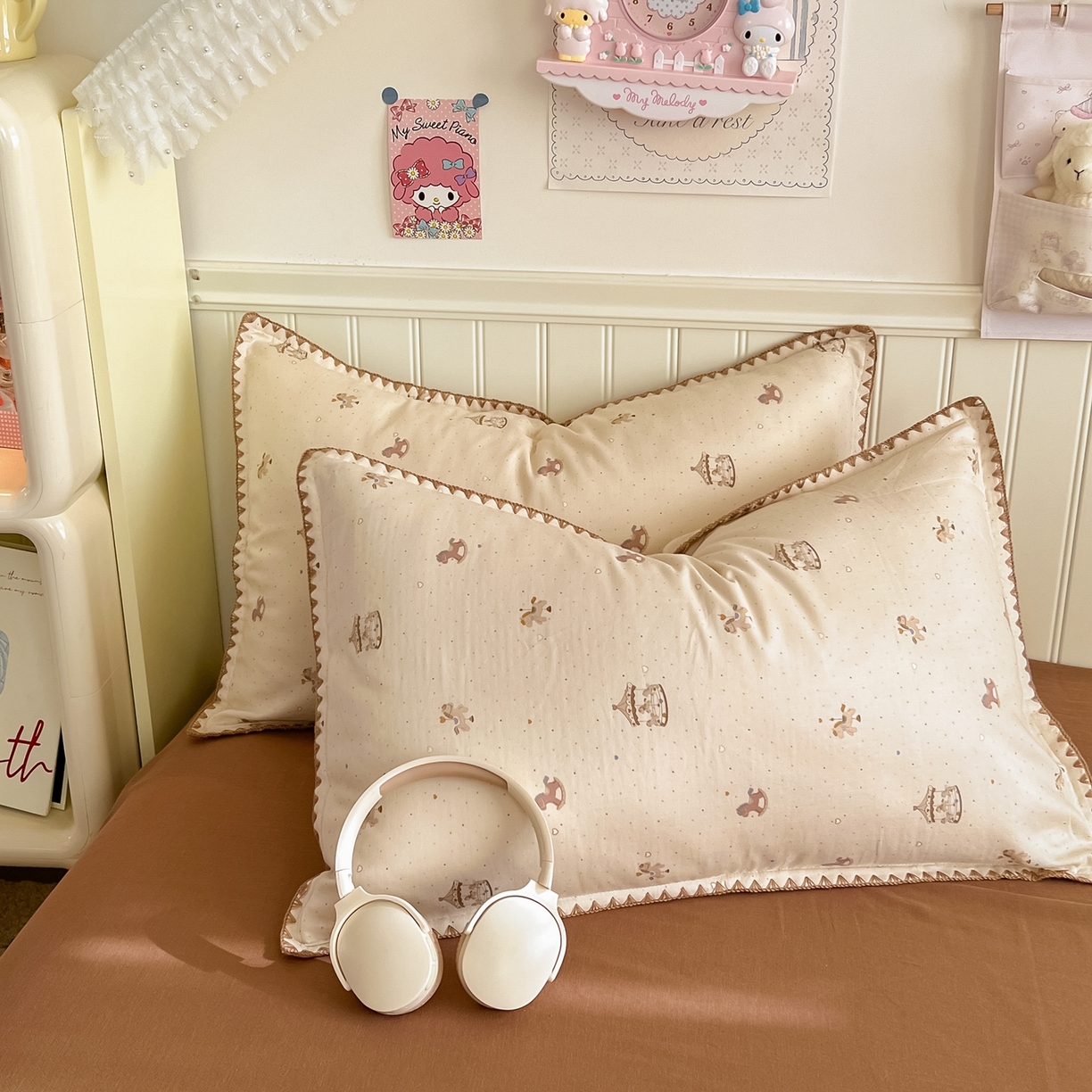 91家纺网 家纺一手货源 找家纺 金丝鸟家纺 2026新款全棉纯棉双层纱贝壳边款四件套 时光木马