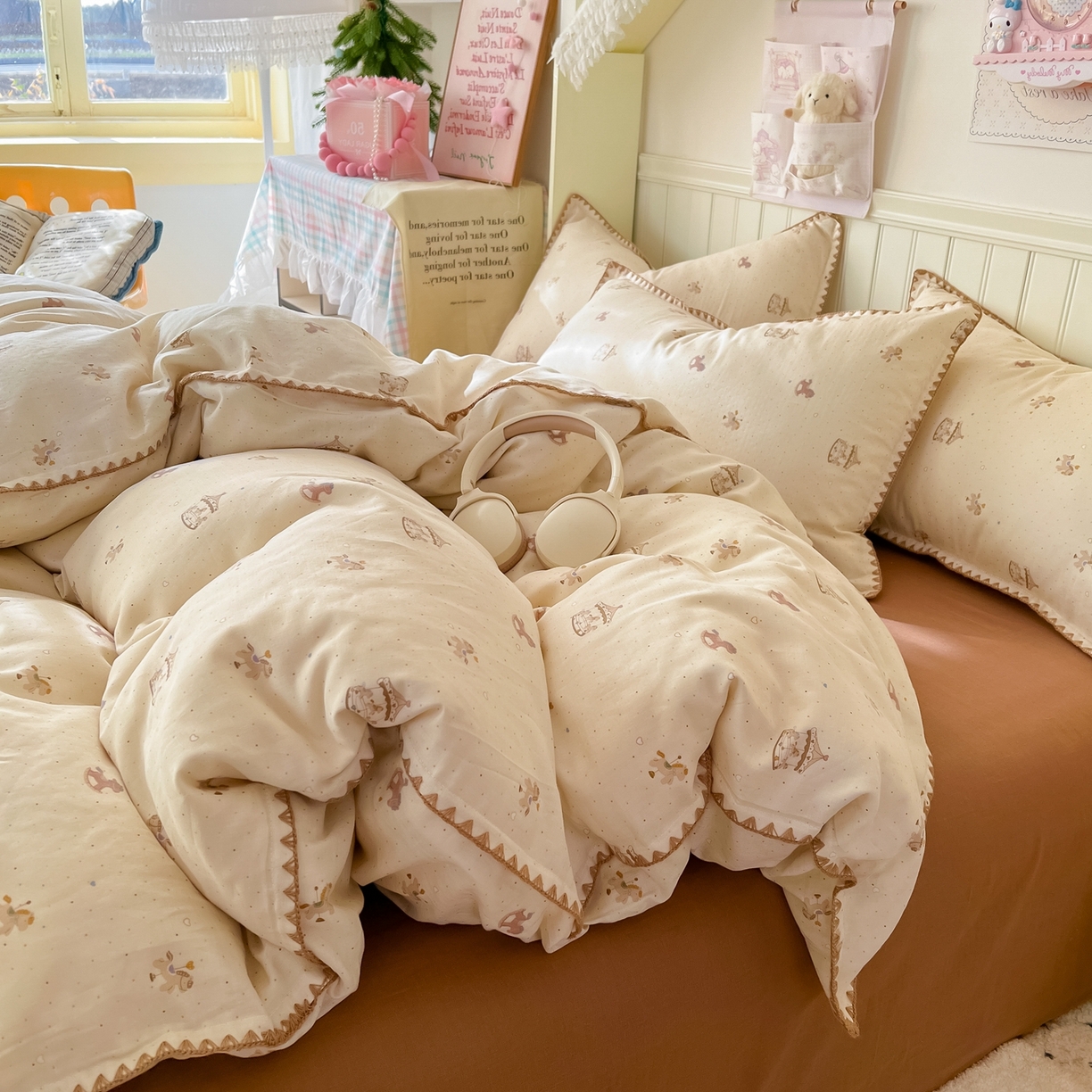 91家纺网 家纺一手货源 找家纺 金丝鸟家纺 2026新款全棉纯棉双层纱贝壳边款四件套 时光木马