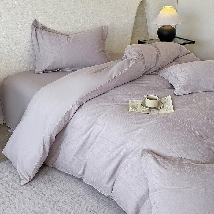 91家纺网 家纺一手货源 找家纺 宜家坊 2026新款全棉60S长绒棉立体厚织提花单被套 沁香-淡雅紫