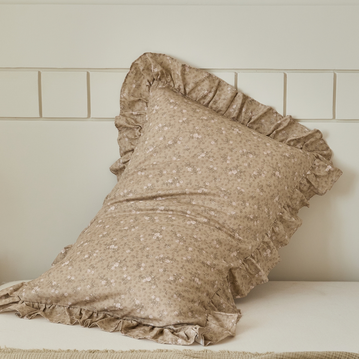 91家纺网 家纺一手货源 找家纺 百寐 2026全棉双层纱A类纯棉纱布花边加大50*80枕套48*74/40*60枕芯保护套 典雅茶韵