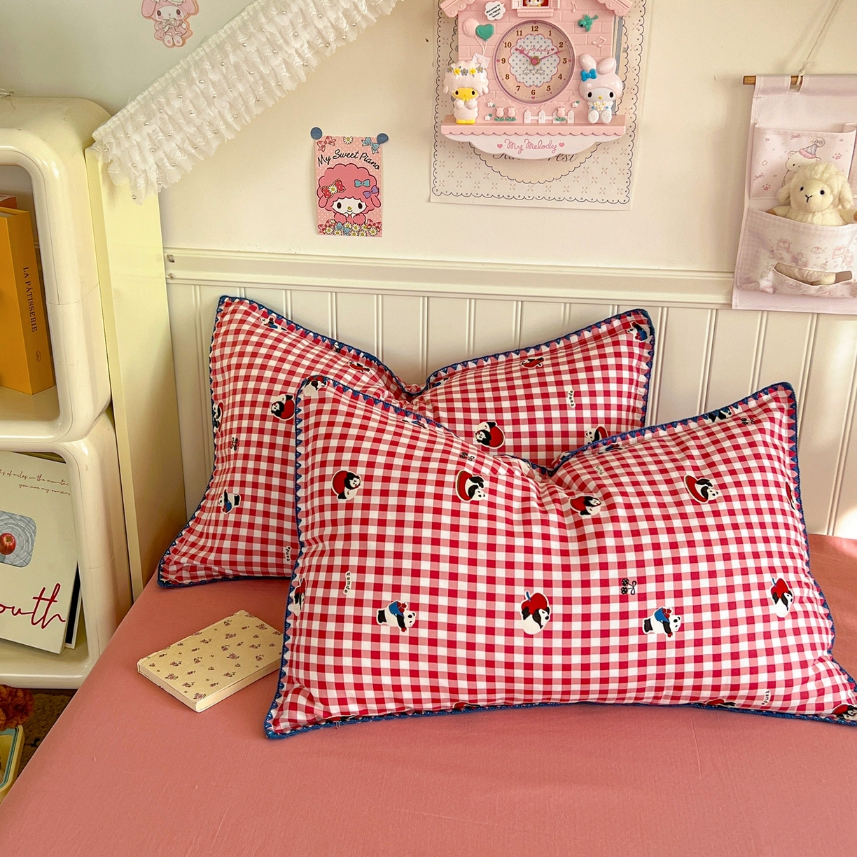 91家纺网 家纺一手货源 找家纺 金丝鸟家纺 2026新款全棉纯棉双层纱贝壳边款四件套 熊猫果果