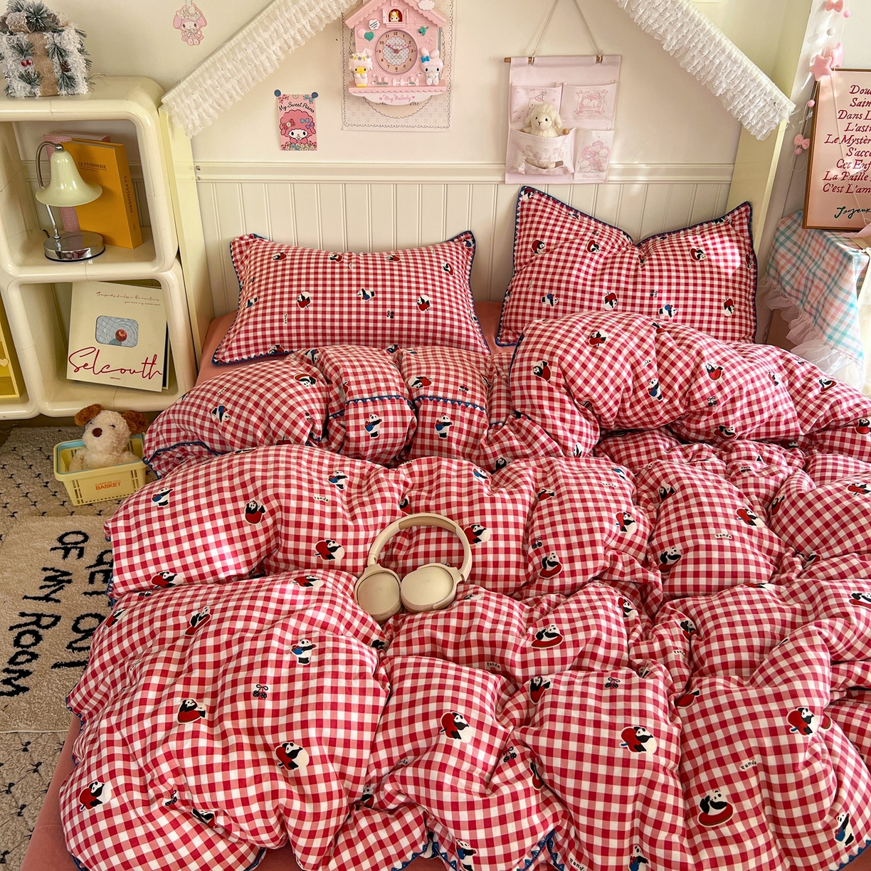 91家纺网 家纺一手货源 找家纺 金丝鸟家纺 2026新款全棉纯棉双层纱贝壳边款四件套 熊猫果果