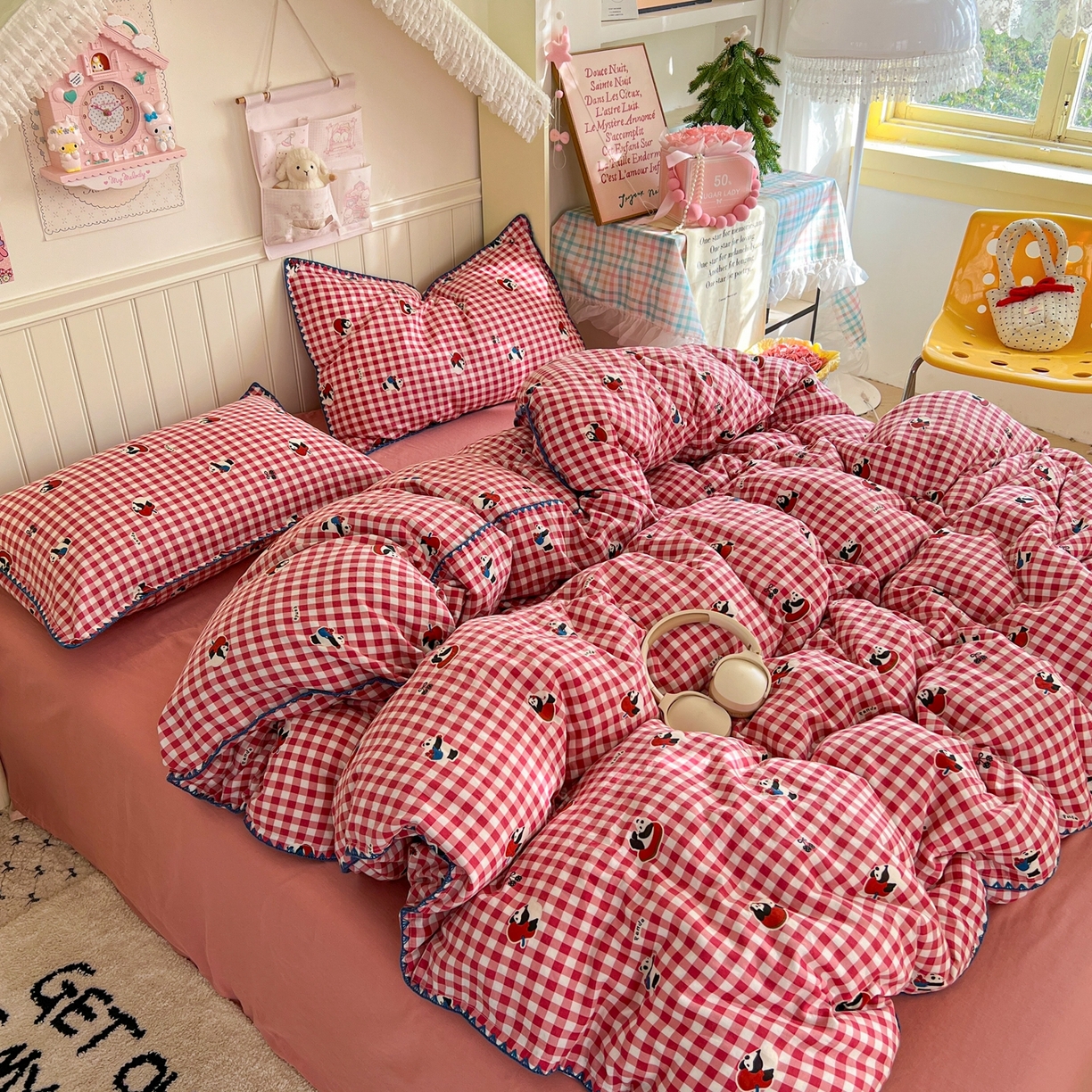 91家纺网 家纺一手货源 找家纺 金丝鸟家纺 2026新款全棉纯棉双层纱贝壳边款四件套 熊猫果果