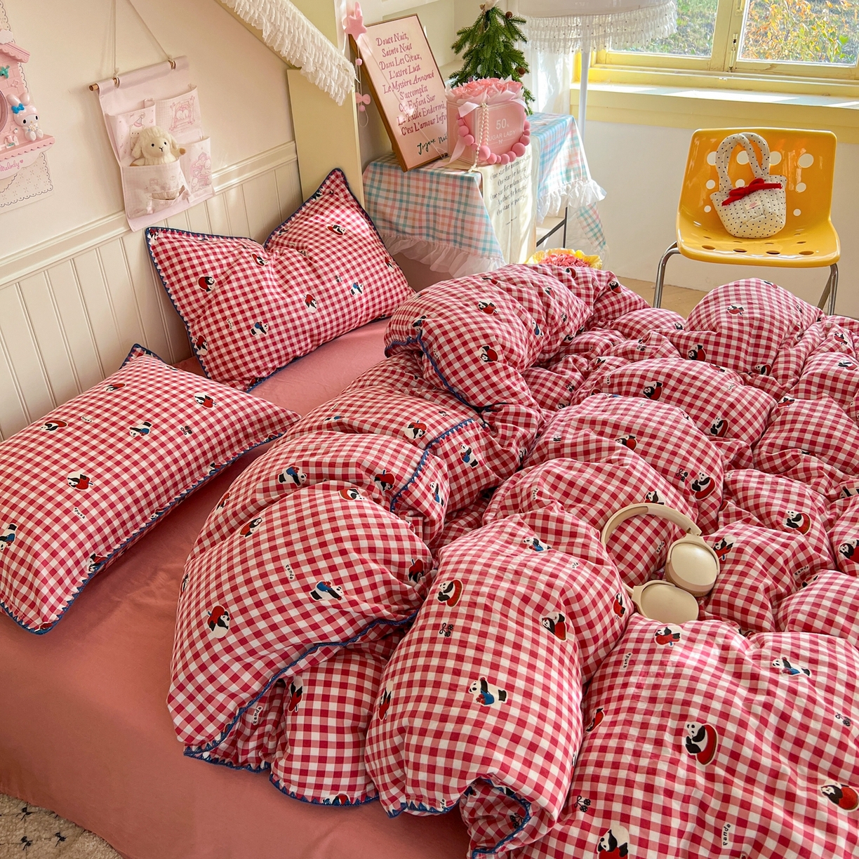 91家纺网 家纺一手货源 找家纺 金丝鸟家纺 2026新款全棉纯棉双层纱贝壳边款四件套 熊猫果果