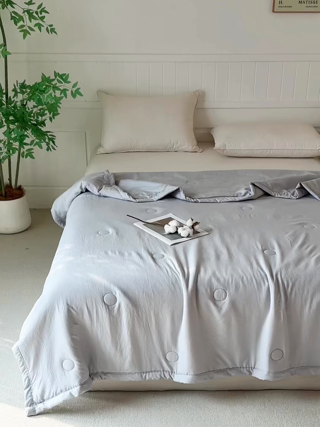 91家纺网 家纺一手货源 找家纺 伊凡 2026新款纯色夏凉被空调被子薄盖毯被 高雅灰