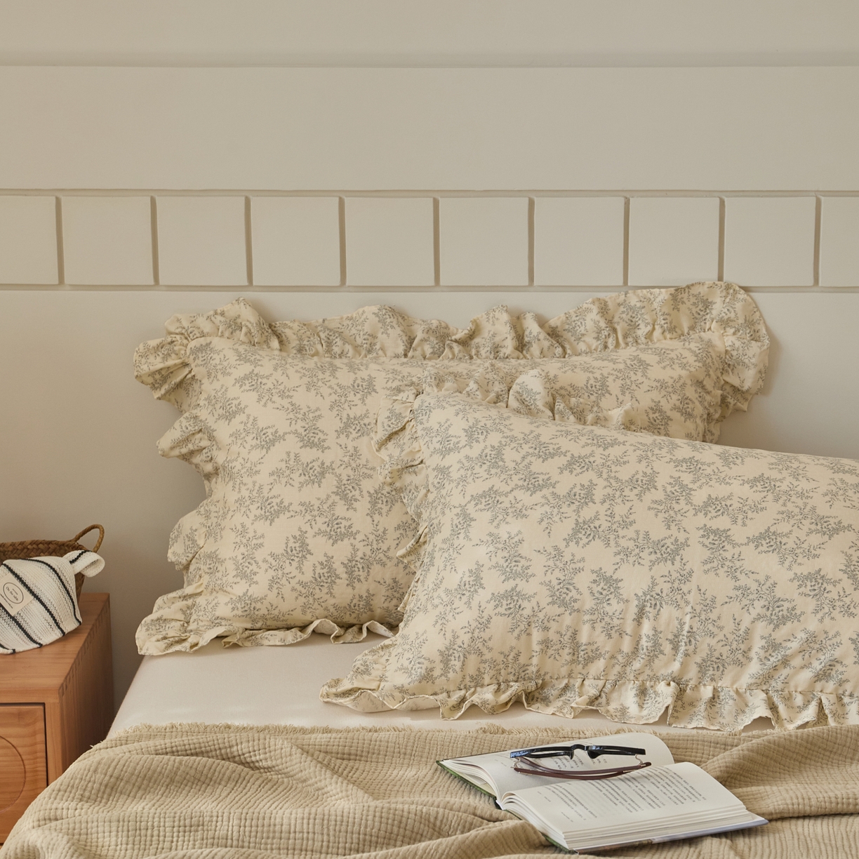 91家纺网 家纺一手货源 找家纺 百寐 2026全棉双层纱A类纯棉纱布花边加大50*80枕套48*74/40*60枕芯保护套 迷雾森林