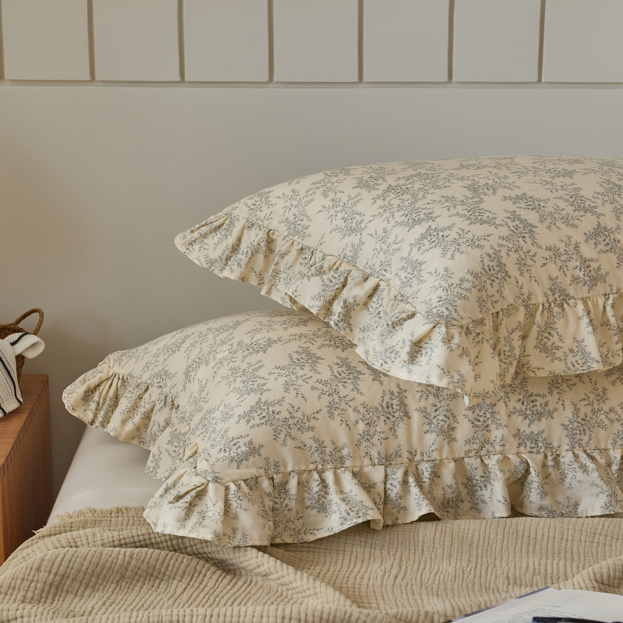 91家纺网 家纺一手货源 找家纺 百寐 2026全棉双层纱A类纯棉纱布花边加大50*80枕套48*74/40*60枕芯保护套 迷雾森林