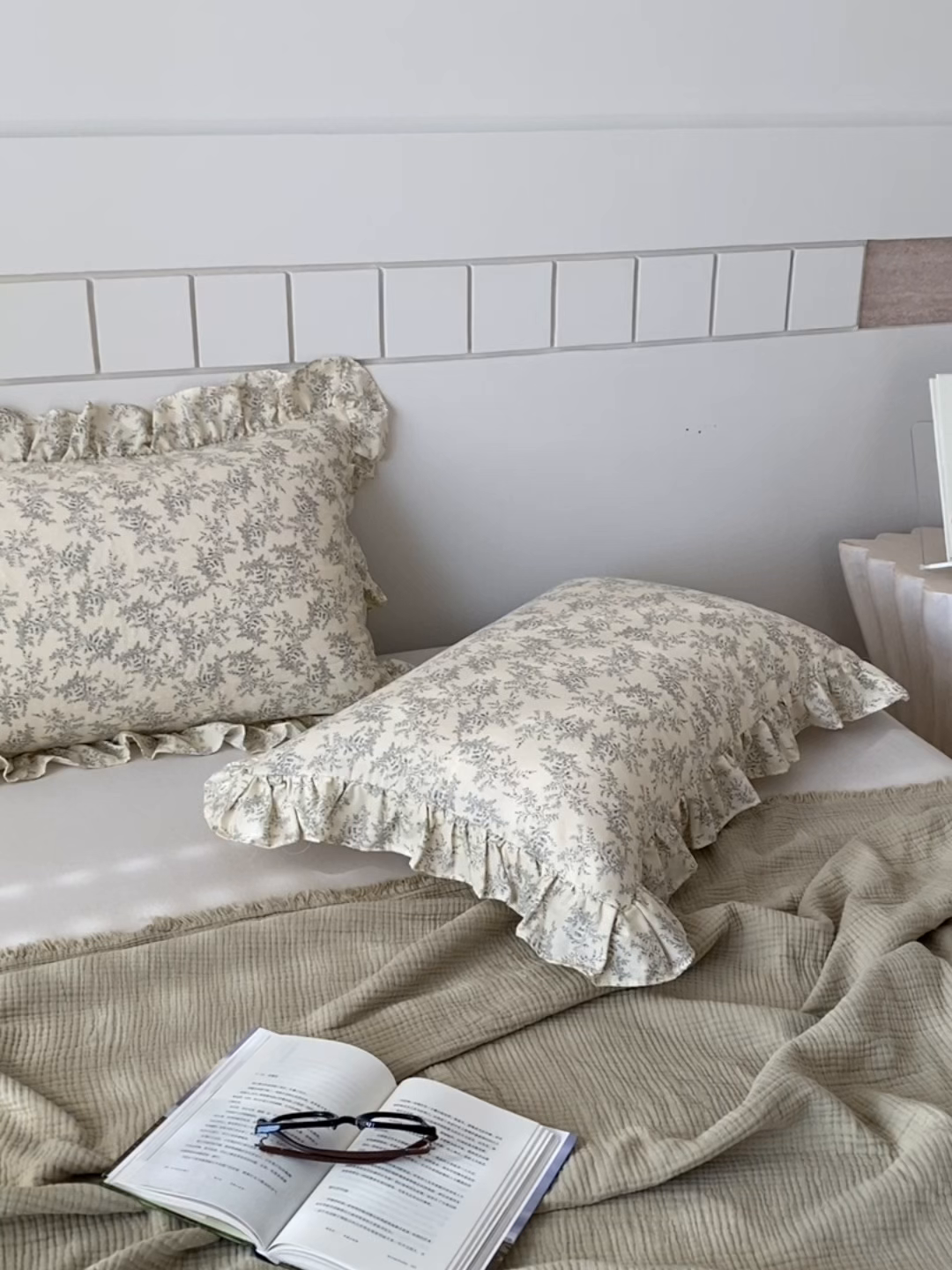 91家纺网 家纺一手货源 找家纺 百寐 2026全棉双层纱A类纯棉纱布花边加大50*80枕套48*74/40*60枕芯保护套 迷雾森林