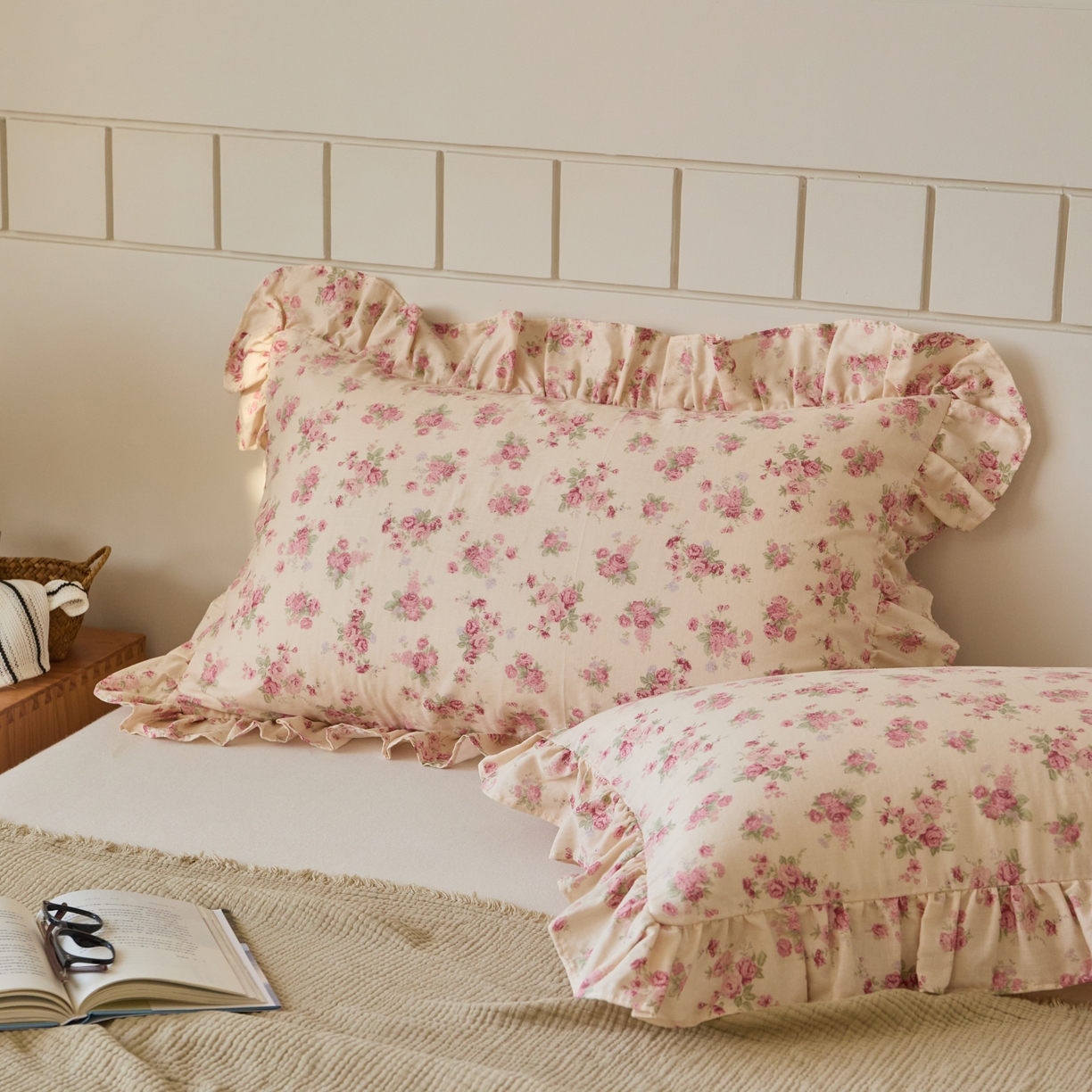 91家纺网 家纺一手货源 找家纺 百寐 2026全棉双层纱A类纯棉纱布花边加大50*80枕套48*74/40*60枕芯保护套 蔷薇之恋