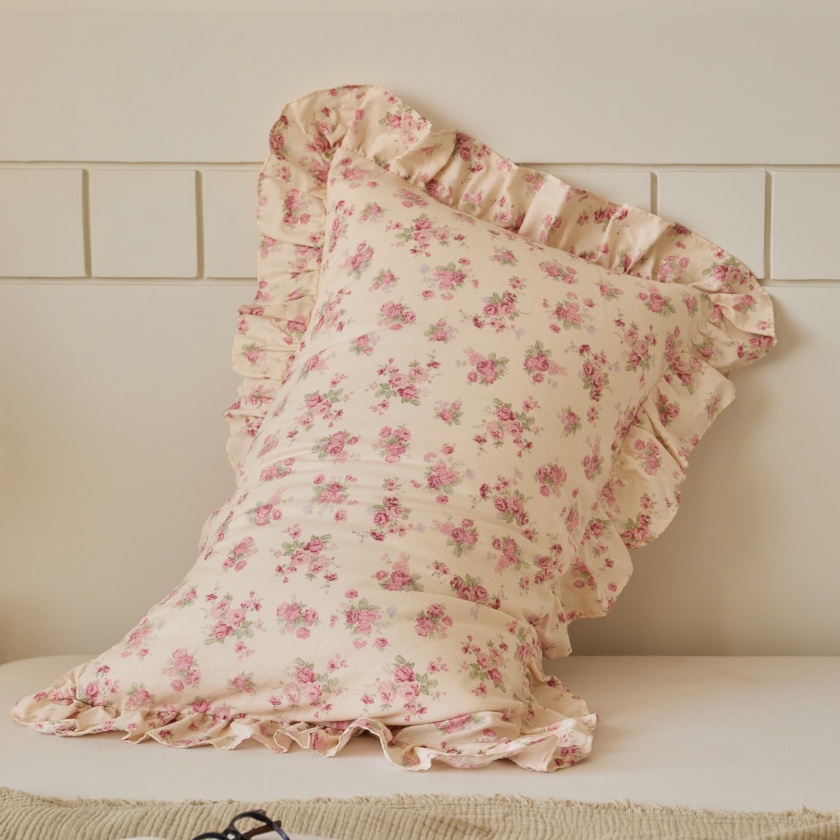 91家纺网 家纺一手货源 找家纺 百寐 2026全棉双层纱A类纯棉纱布花边加大50*80枕套48*74/40*60枕芯保护套 蔷薇之恋