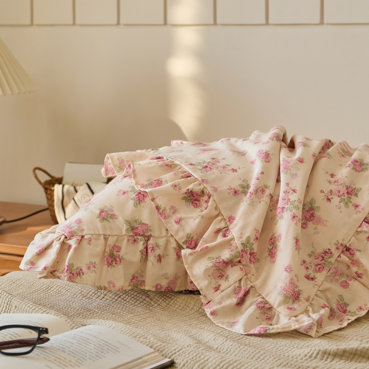 91家纺网 家纺一手货源 找家纺 百寐 2026全棉双层纱A类纯棉纱布花边加大50*80枕套48*74/40*60枕芯保护套 蔷薇之恋