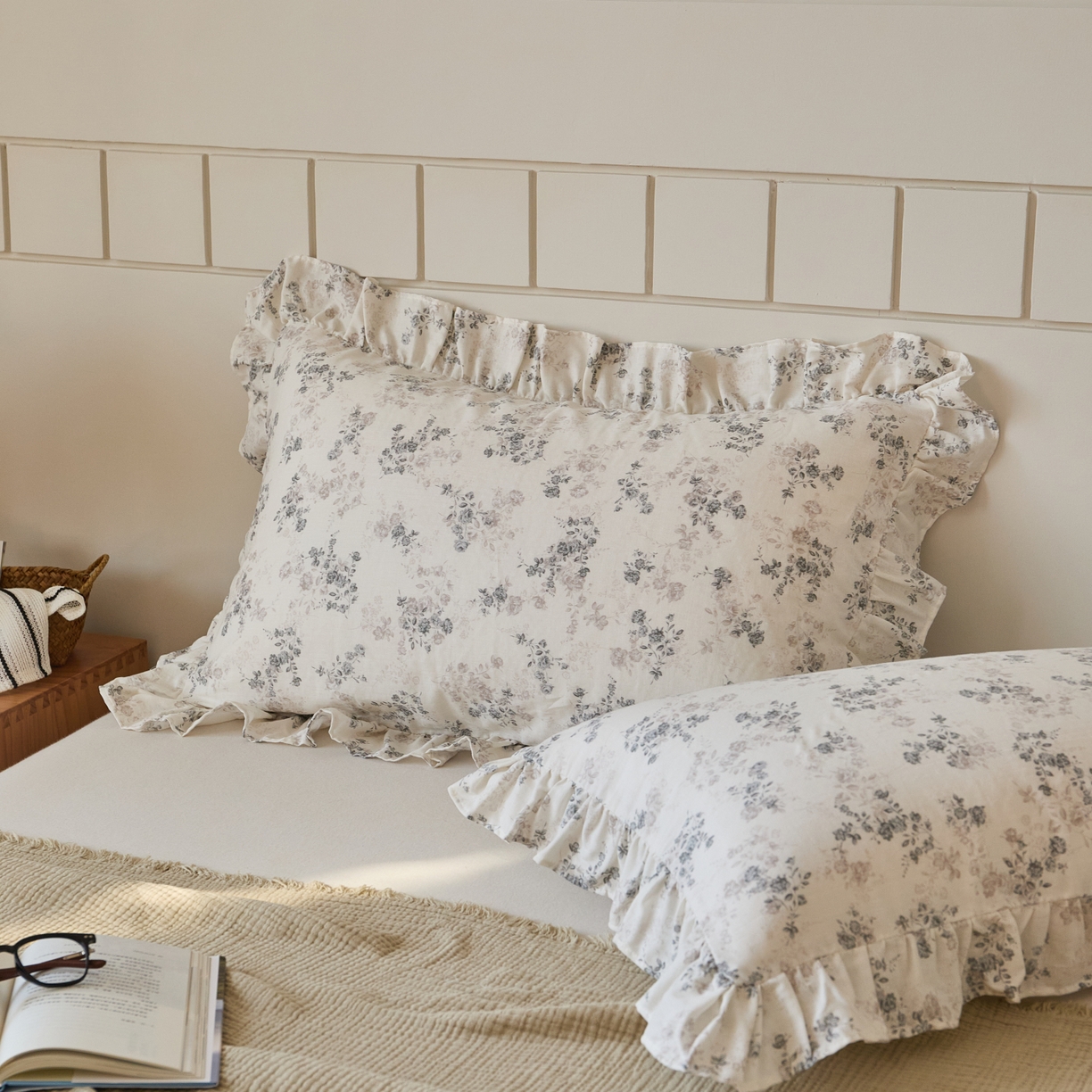 91家纺网 家纺一手货源 找家纺 百寐 2026全棉双层纱A类纯棉纱布花边加大50*80枕套48*74/40*60枕芯保护套 清秋素颜