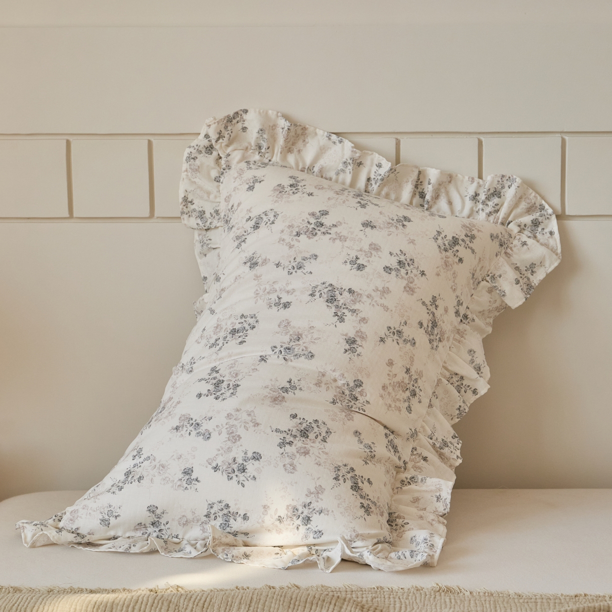 91家纺网 家纺一手货源 找家纺 百寐 2026全棉双层纱A类纯棉纱布花边加大50*80枕套48*74/40*60枕芯保护套 清秋素颜