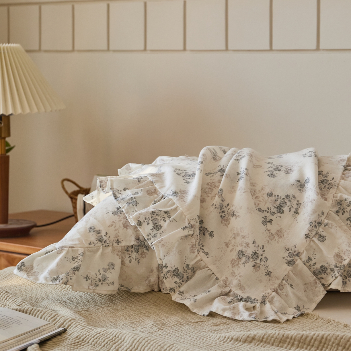 91家纺网 家纺一手货源 找家纺 百寐 2026全棉双层纱A类纯棉纱布花边加大50*80枕套48*74/40*60枕芯保护套 清秋素颜