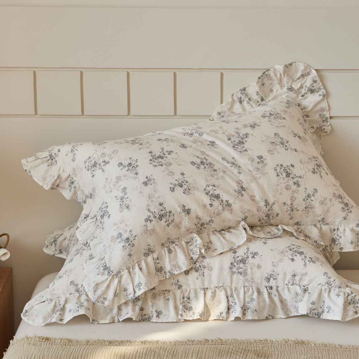 91家纺网 家纺一手货源 找家纺 百寐 2026全棉双层纱A类纯棉纱布花边加大50*80枕套48*74/40*60枕芯保护套 清秋素颜