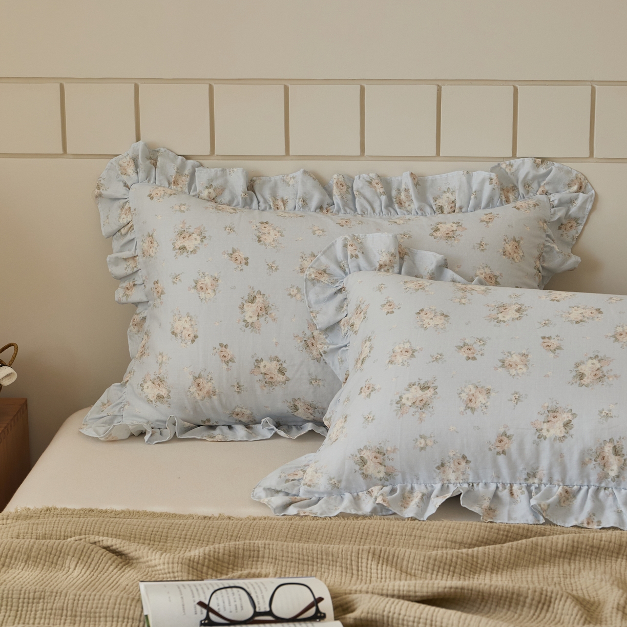 91家纺网 家纺一手货源 找家纺 百寐 2026全棉双层纱A类纯棉纱布花边加大50*80枕套48*74/40*60枕芯保护套 夏日微醺