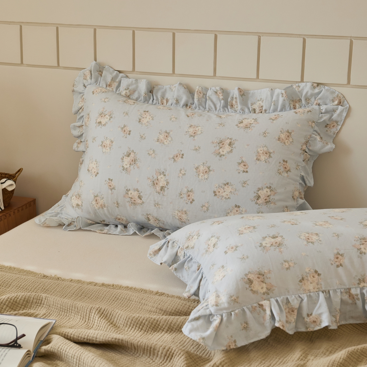 91家纺网 家纺一手货源 找家纺 百寐 2026全棉双层纱A类纯棉纱布花边加大50*80枕套48*74/40*60枕芯保护套 夏日微醺