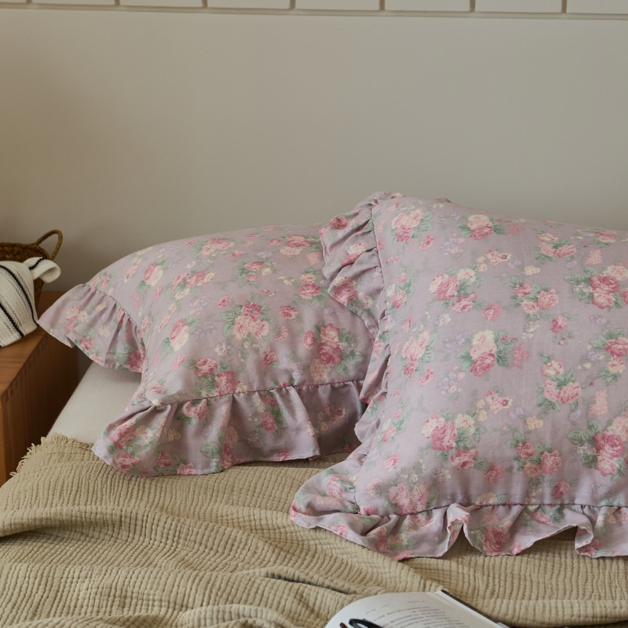 91家纺网 家纺一手货源 找家纺 百寐 2026全棉双层纱A类纯棉纱布花边加大50*80枕套48*74/40*60枕芯保护套 遇见浪漫