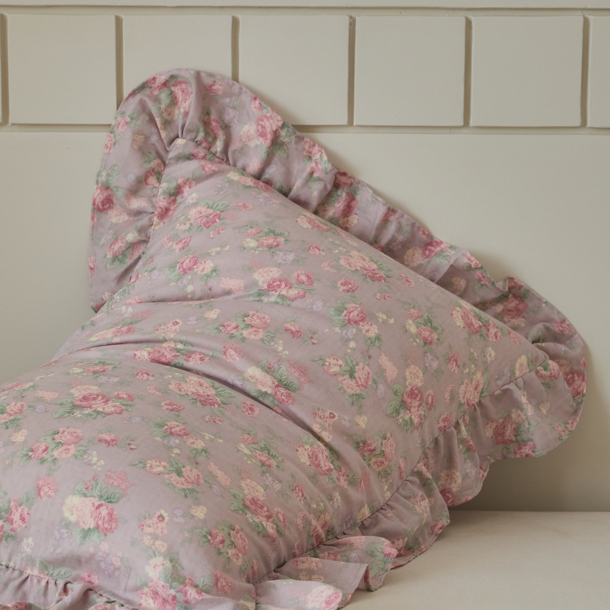 91家纺网 家纺一手货源 找家纺 百寐 2026全棉双层纱A类纯棉纱布花边加大50*80枕套48*74/40*60枕芯保护套 遇见浪漫