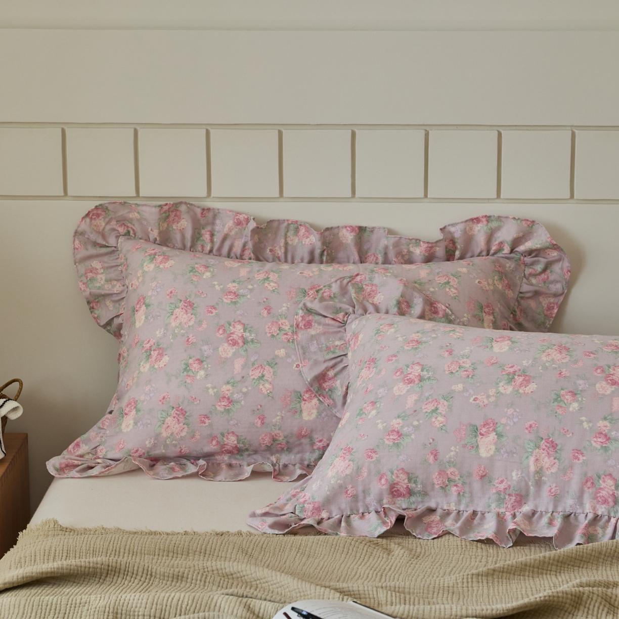 91家纺网 家纺一手货源 找家纺 百寐 2026全棉双层纱A类纯棉纱布花边加大50*80枕套48*74/40*60枕芯保护套 遇见浪漫