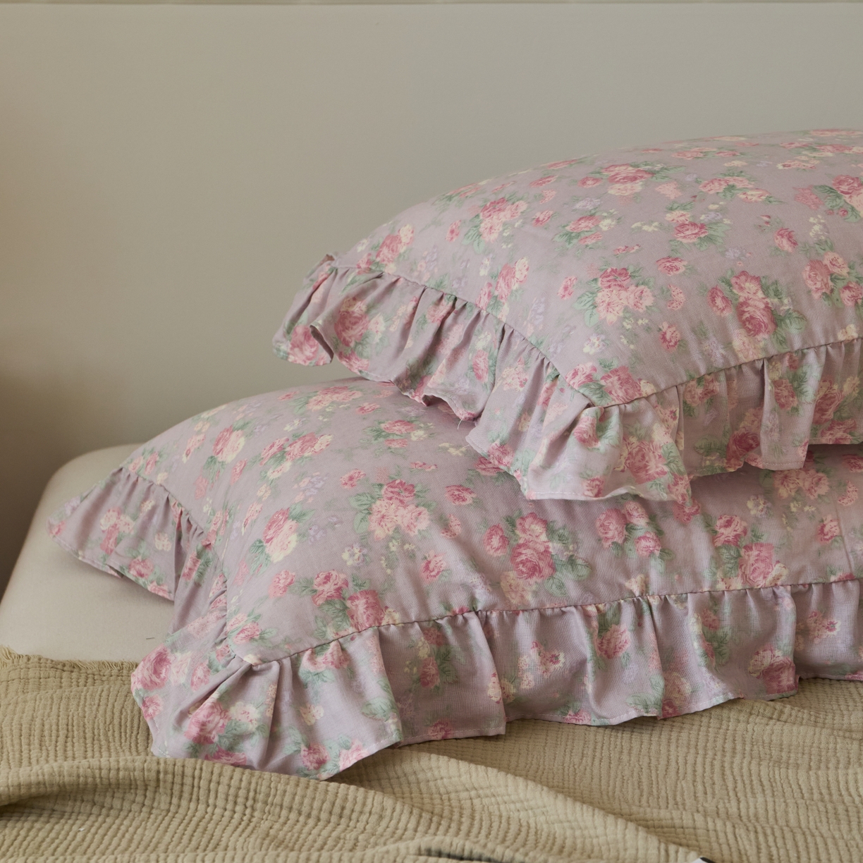 91家纺网 家纺一手货源 找家纺 百寐 2026全棉双层纱A类纯棉纱布花边加大50*80枕套48*74/40*60枕芯保护套 遇见浪漫