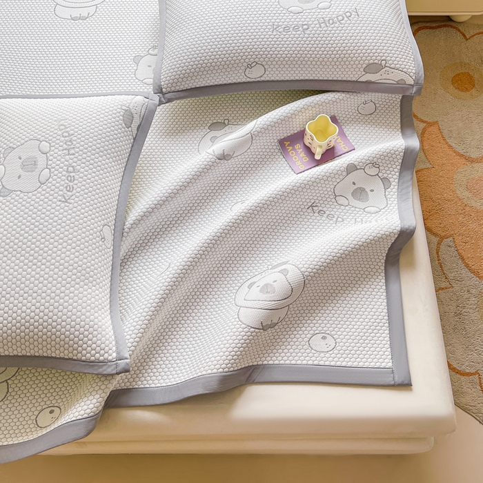 91家纺网 家纺一手货源 找家纺 梵朴 2026新款直播A类冰豆豆凉席三件套凉豆豆软凉席可机洗空调席子-升级抗起球 卡皮巴拉-灰