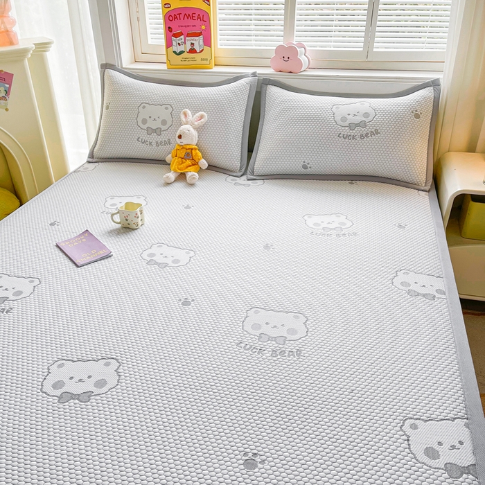 91家纺网 家纺一手货源 找家纺 梵朴 2026新款直播A类冰豆豆凉席三件套凉豆豆软凉席可机洗空调席子-升级抗起球 LUCK熊-灰