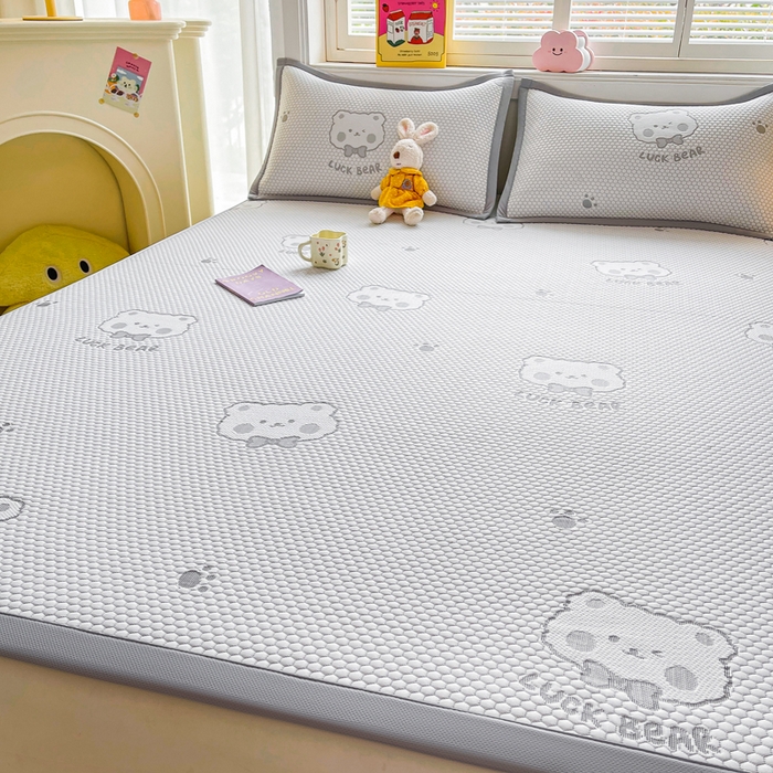 91家纺网 家纺一手货源 找家纺 梵朴 2026新款直播A类冰豆豆凉席三件套凉豆豆软凉席可机洗空调席子-升级抗起球 LUCK熊-灰