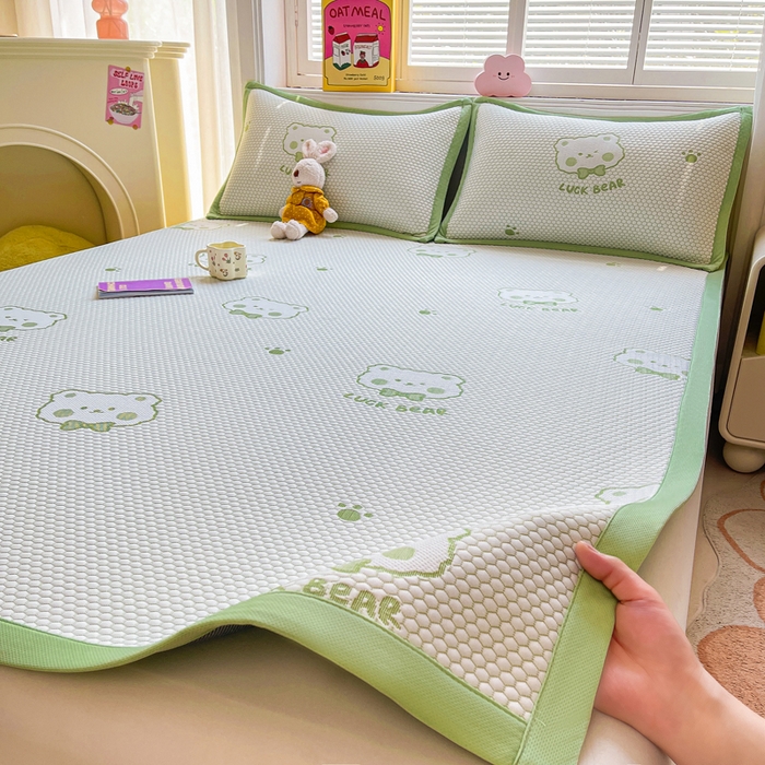 91家纺网 家纺一手货源 找家纺 梵朴 2026新款直播A类冰豆豆凉席三件套凉豆豆软凉席可机洗空调席子-升级抗起球 LUCK熊-绿